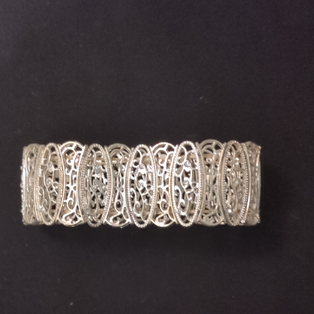 Elegant Silver Filigree Bracelet